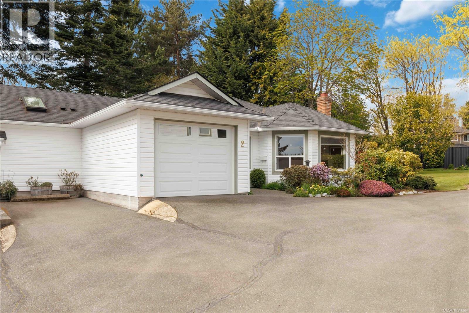 2 1968 Cultra Avenue, Central Saanich