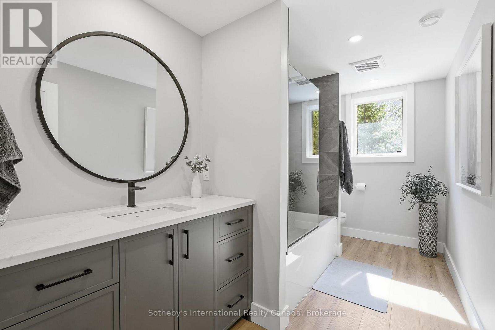 4 piece bathroom
