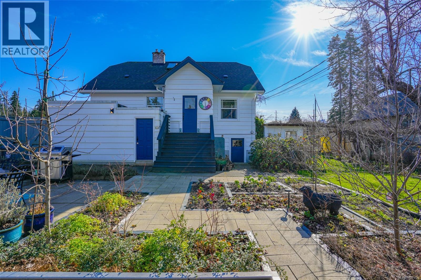 4621 STRATHERN ST - 35