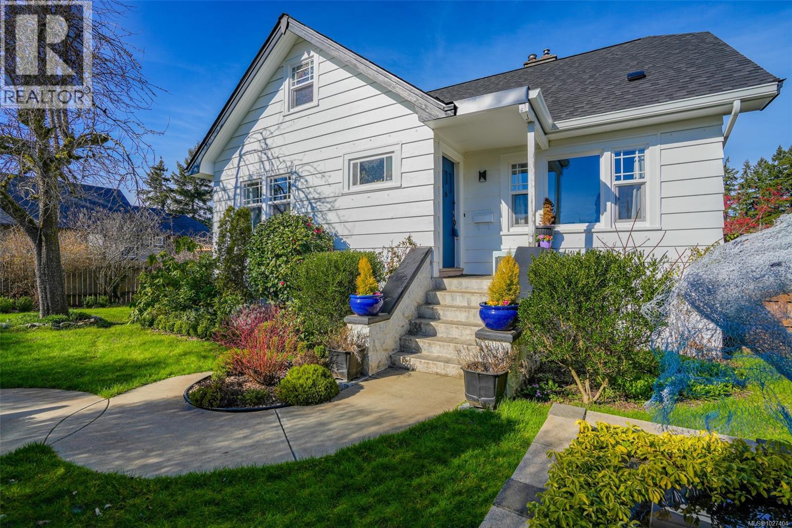 4621 STRATHERN ST - 31