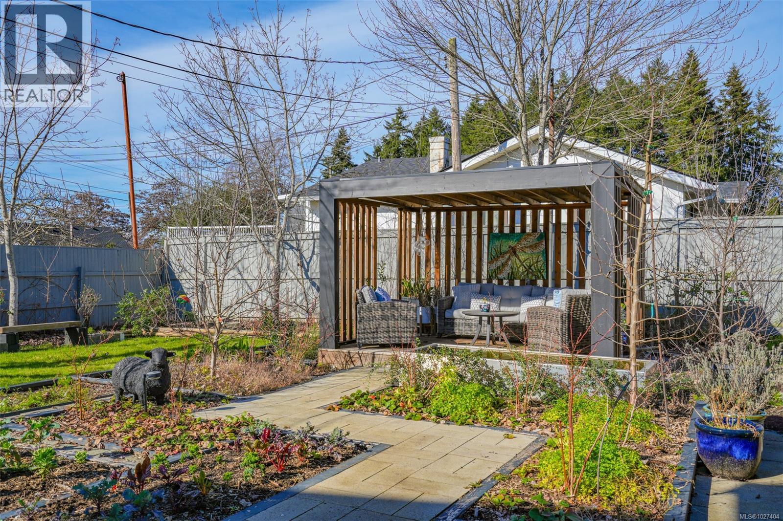 4621 STRATHERN ST - 34