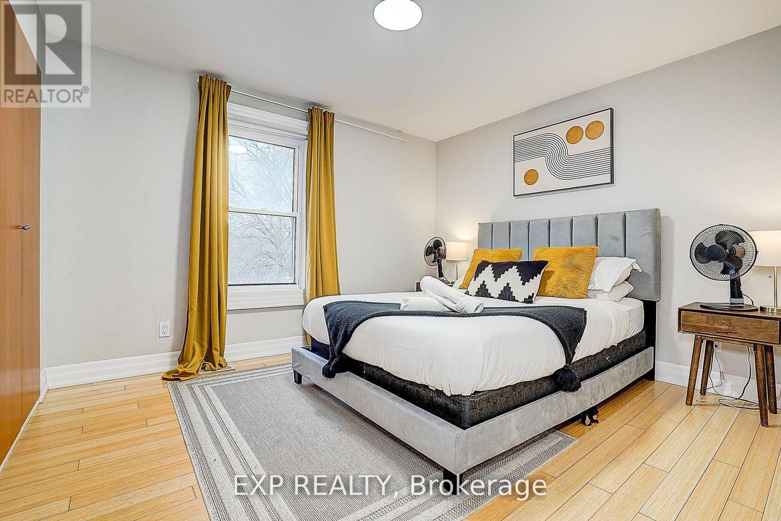 12 VINCENT STREET - 12
