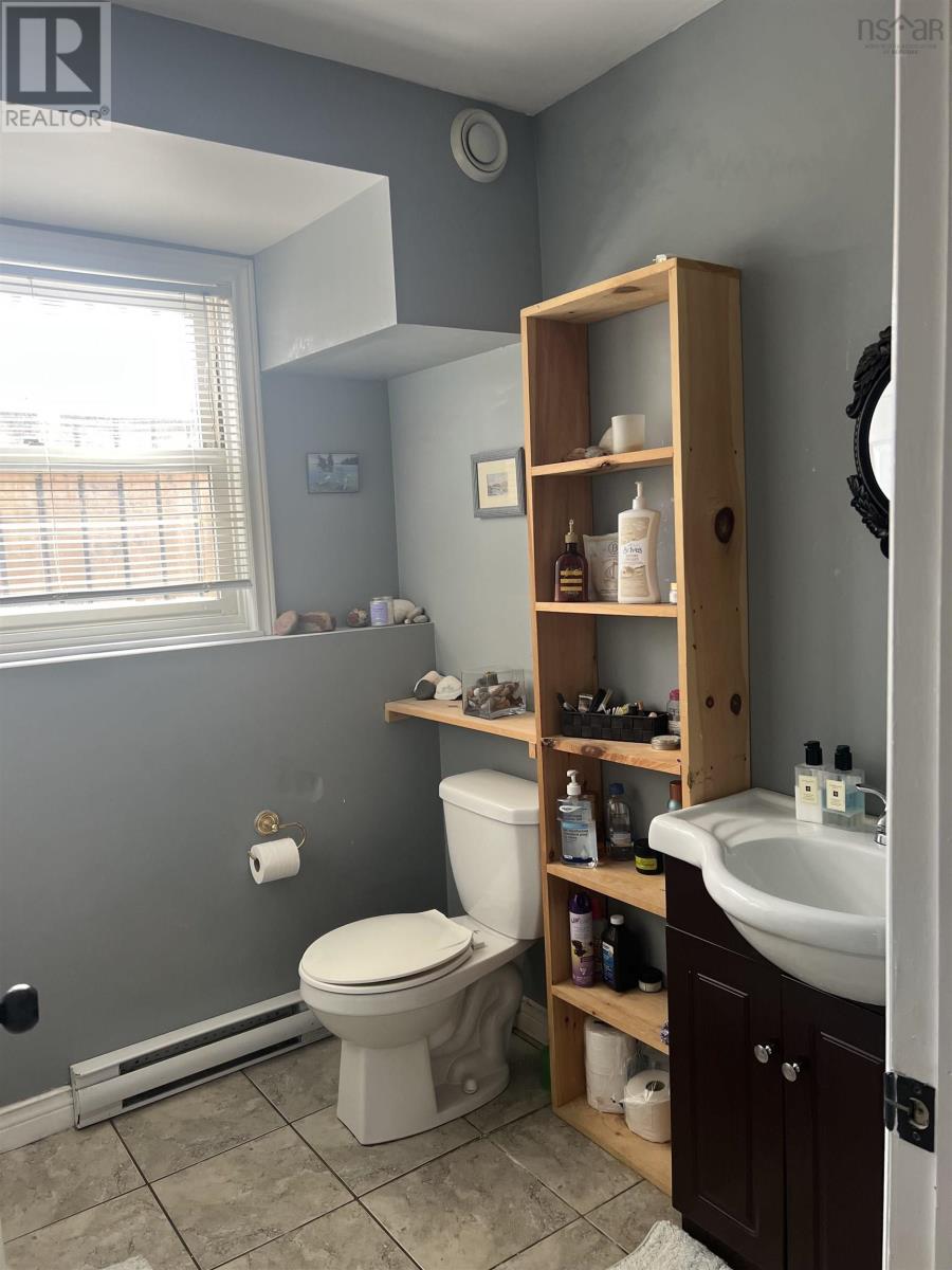 Property 22 of 23 of 406 Parkdale Avenue