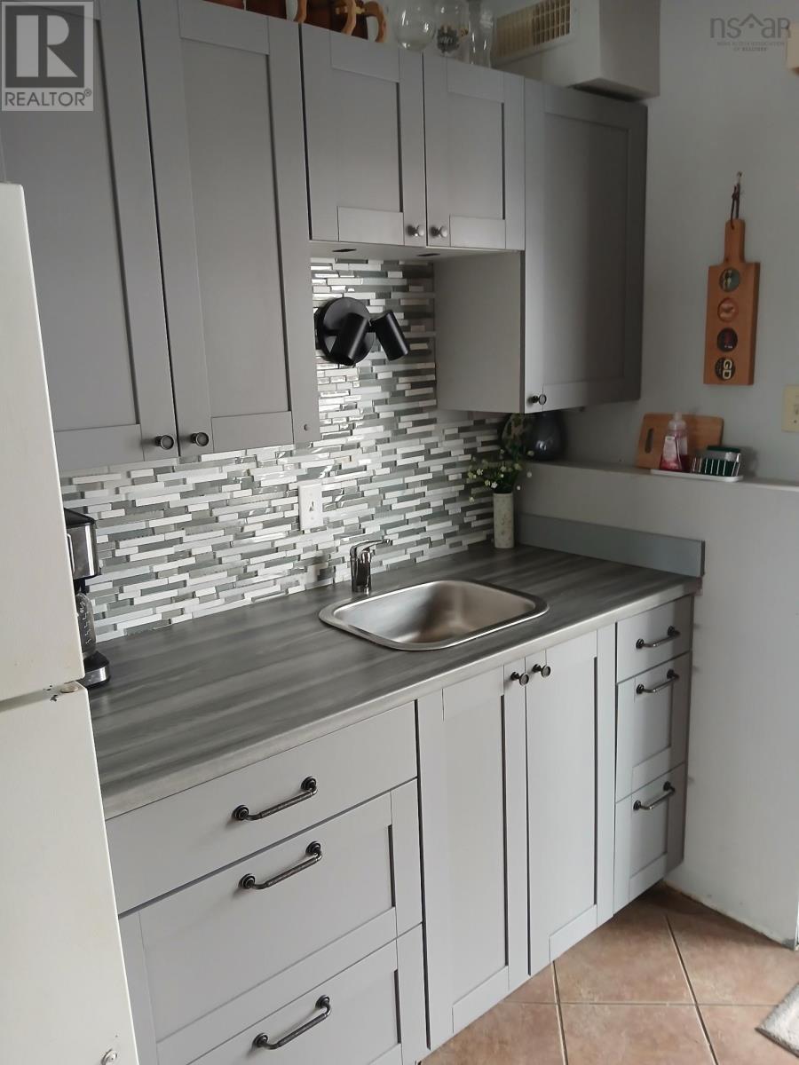 Property 2 of 23 of 406 Parkdale Avenue