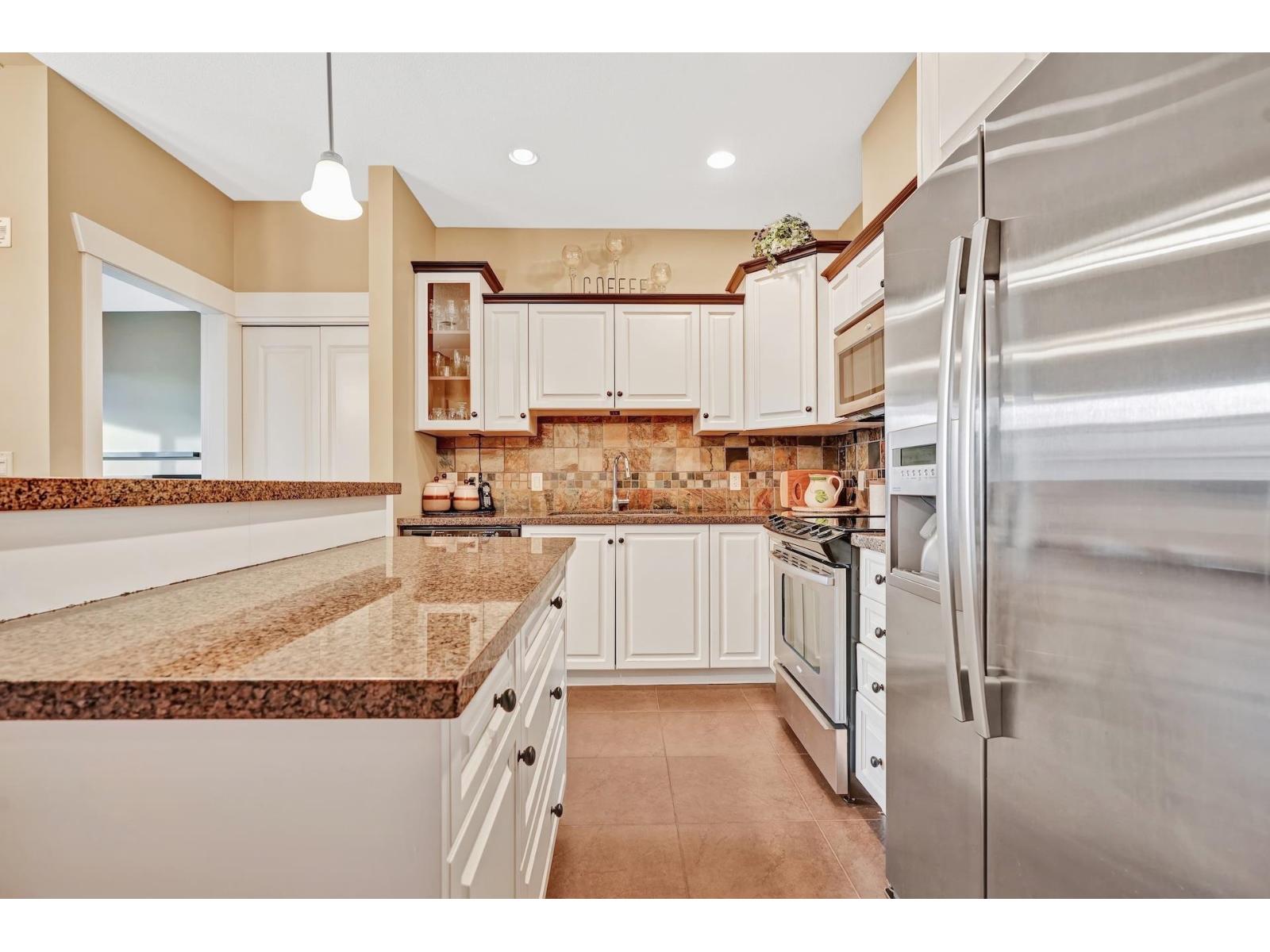 205 9060 BIRCH STREET, Chilliwack Downtown, Chilliwack