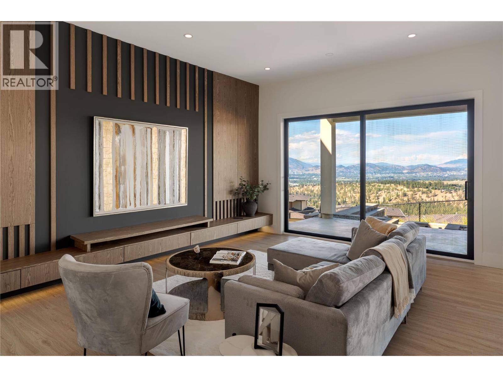 1016 EMSLIE Street, Kelowna