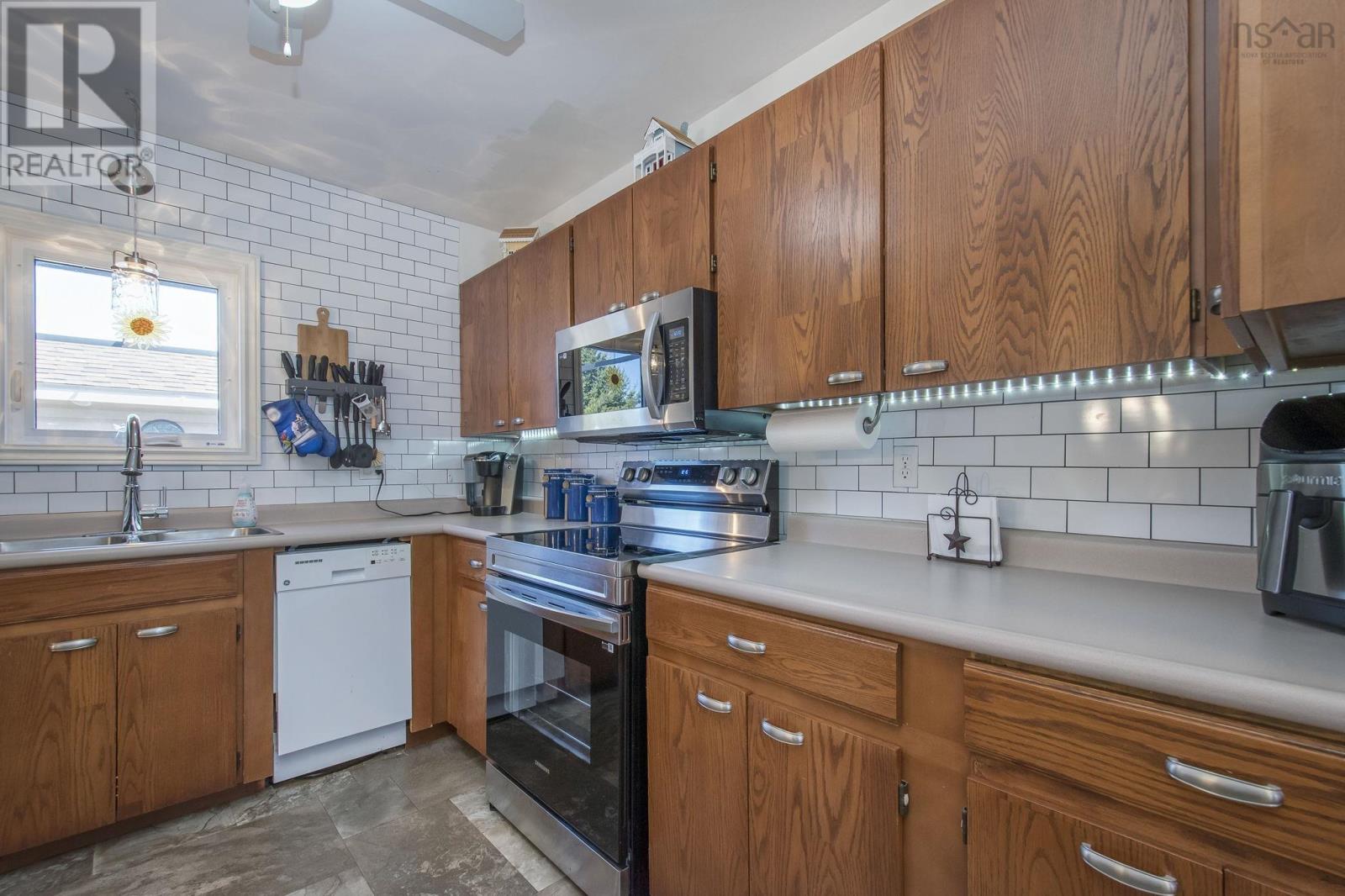 Property 27 of 30 of 552 South Broadway Avenue