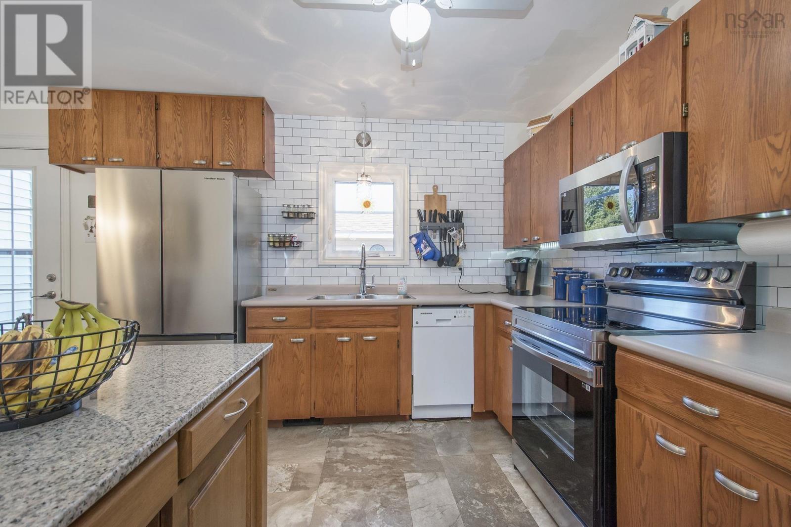 Property 29 of 30 of 552 South Broadway Avenue