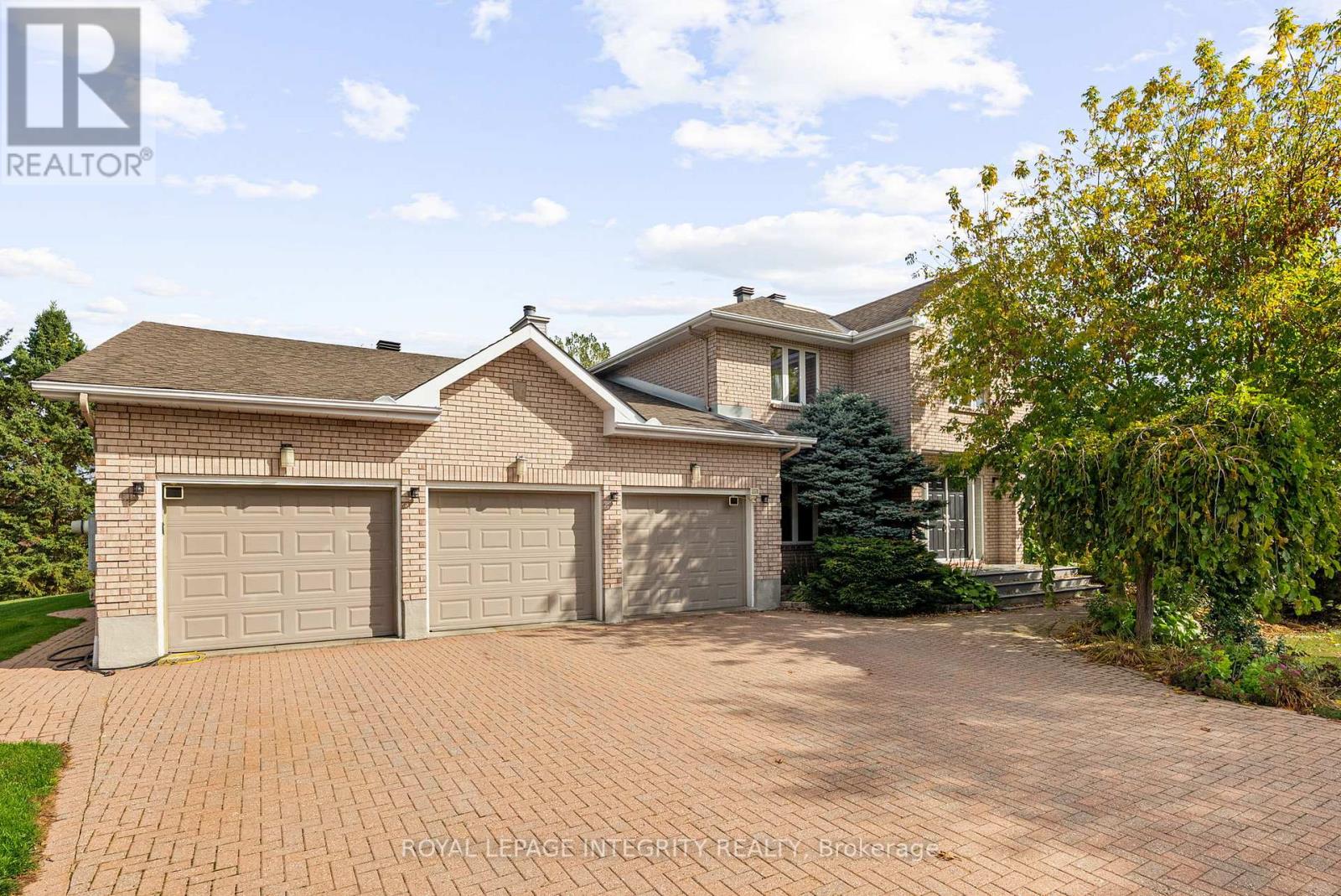 Three Car Garage w/ Garage Access to Lower Suite
