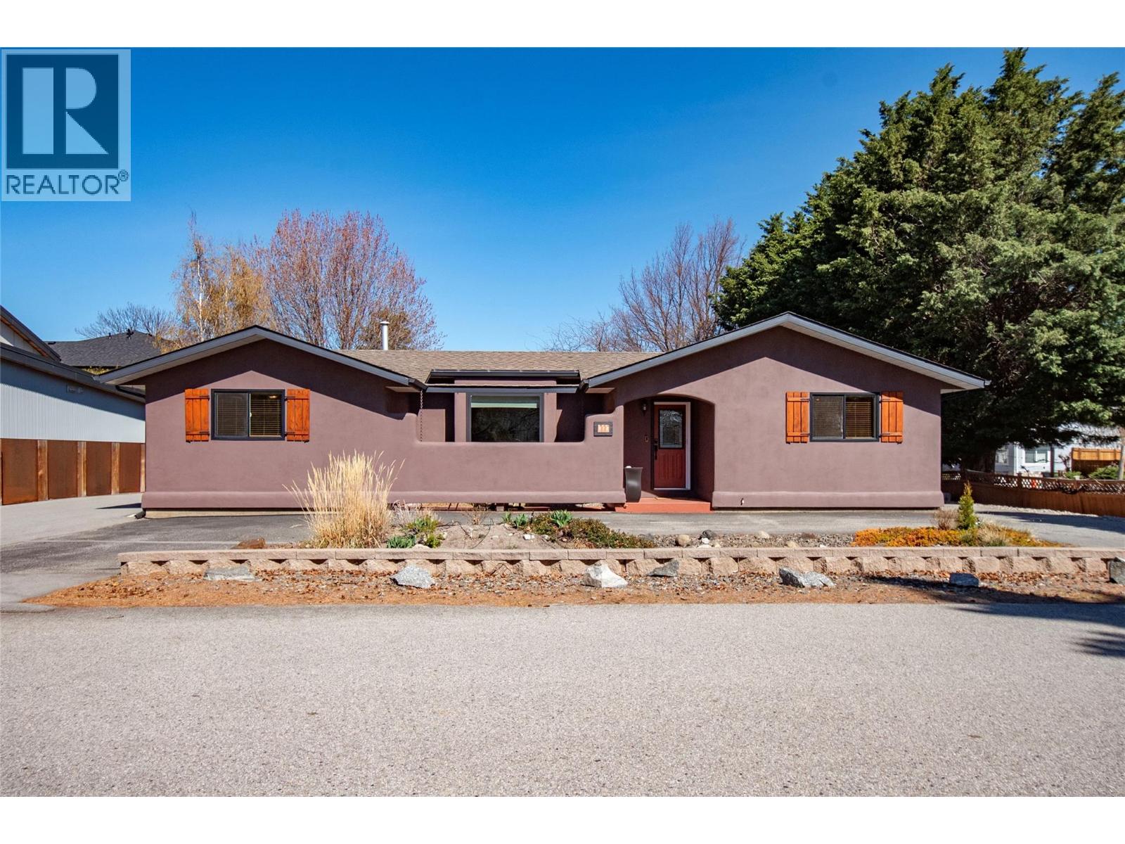 916 POWELL BEACH Road, Summerland