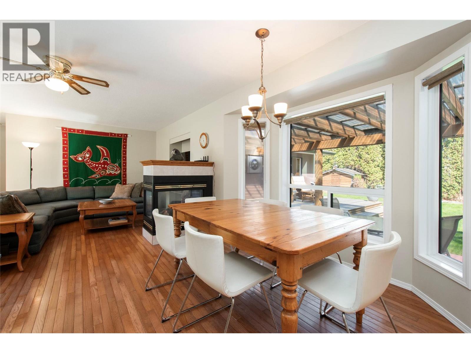 916 POWELL BEACH Road, Summerland