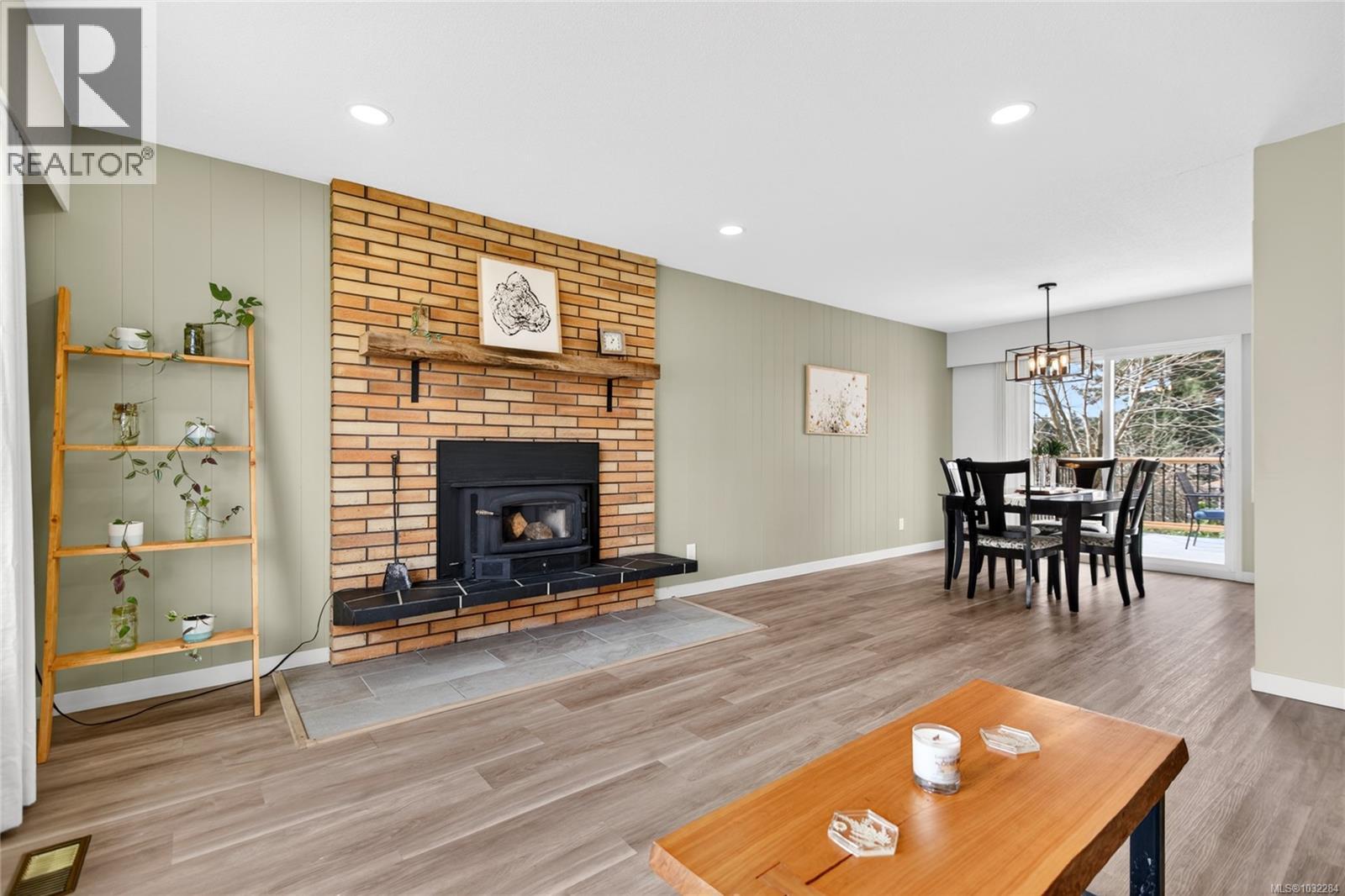 46 PANORAMA CRES - 5