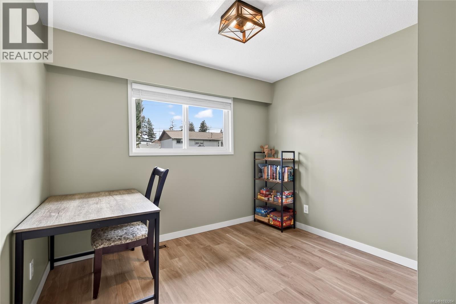 46 PANORAMA CRES - 13