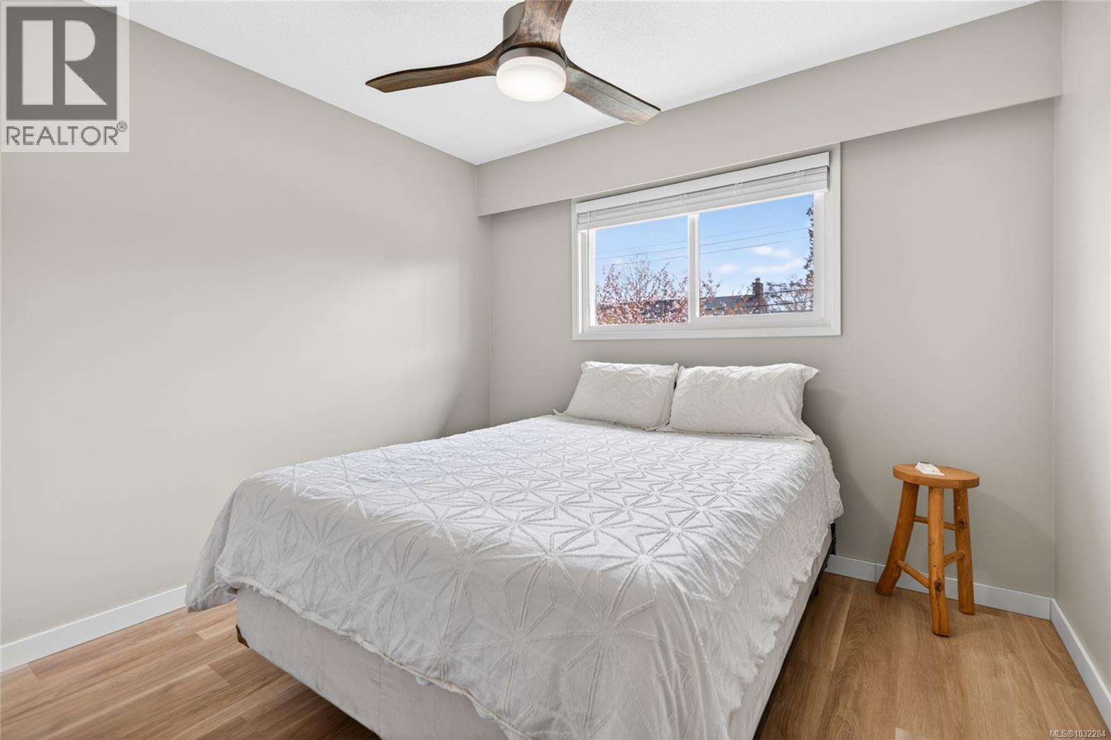 46 PANORAMA CRES - 11