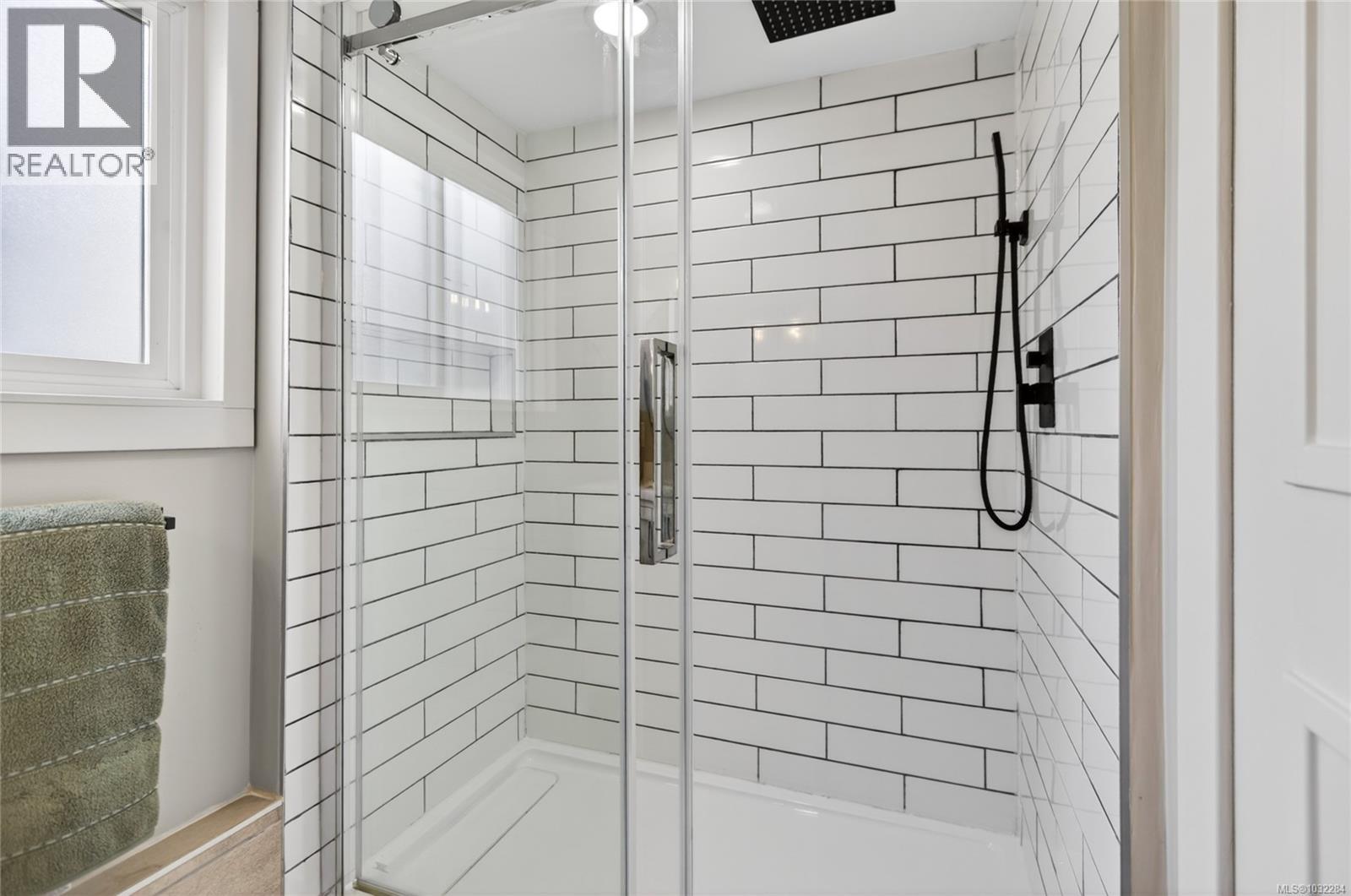 46 PANORAMA CRES - 27