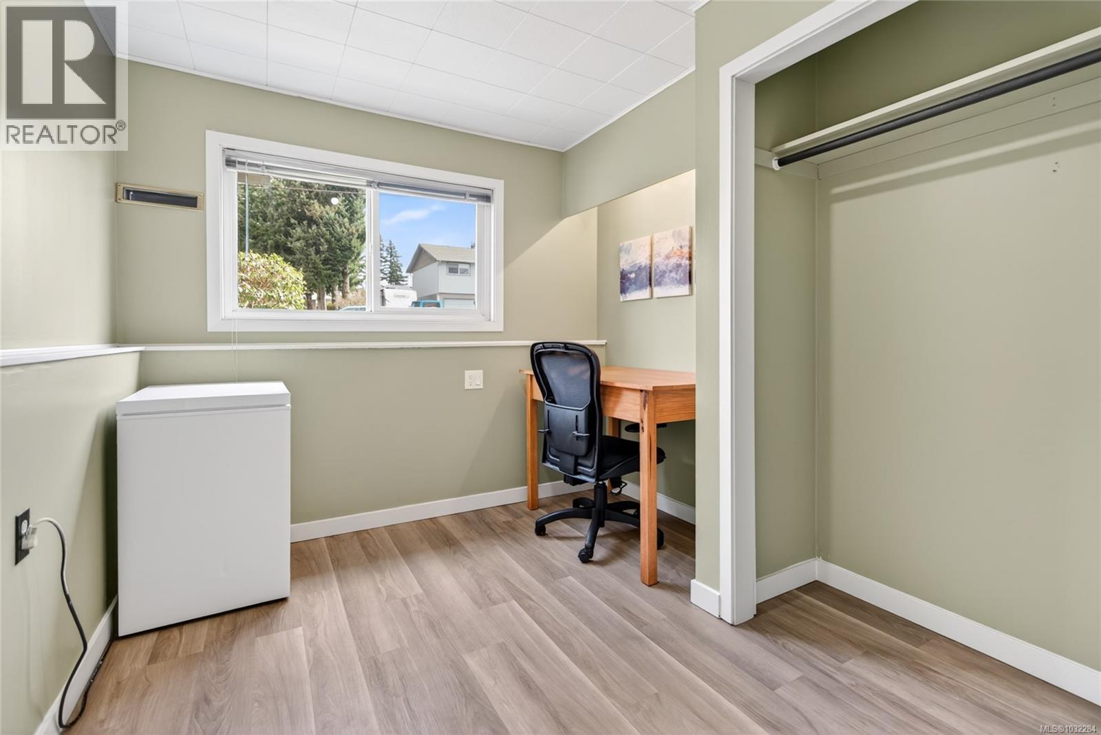 46 PANORAMA CRES - 25