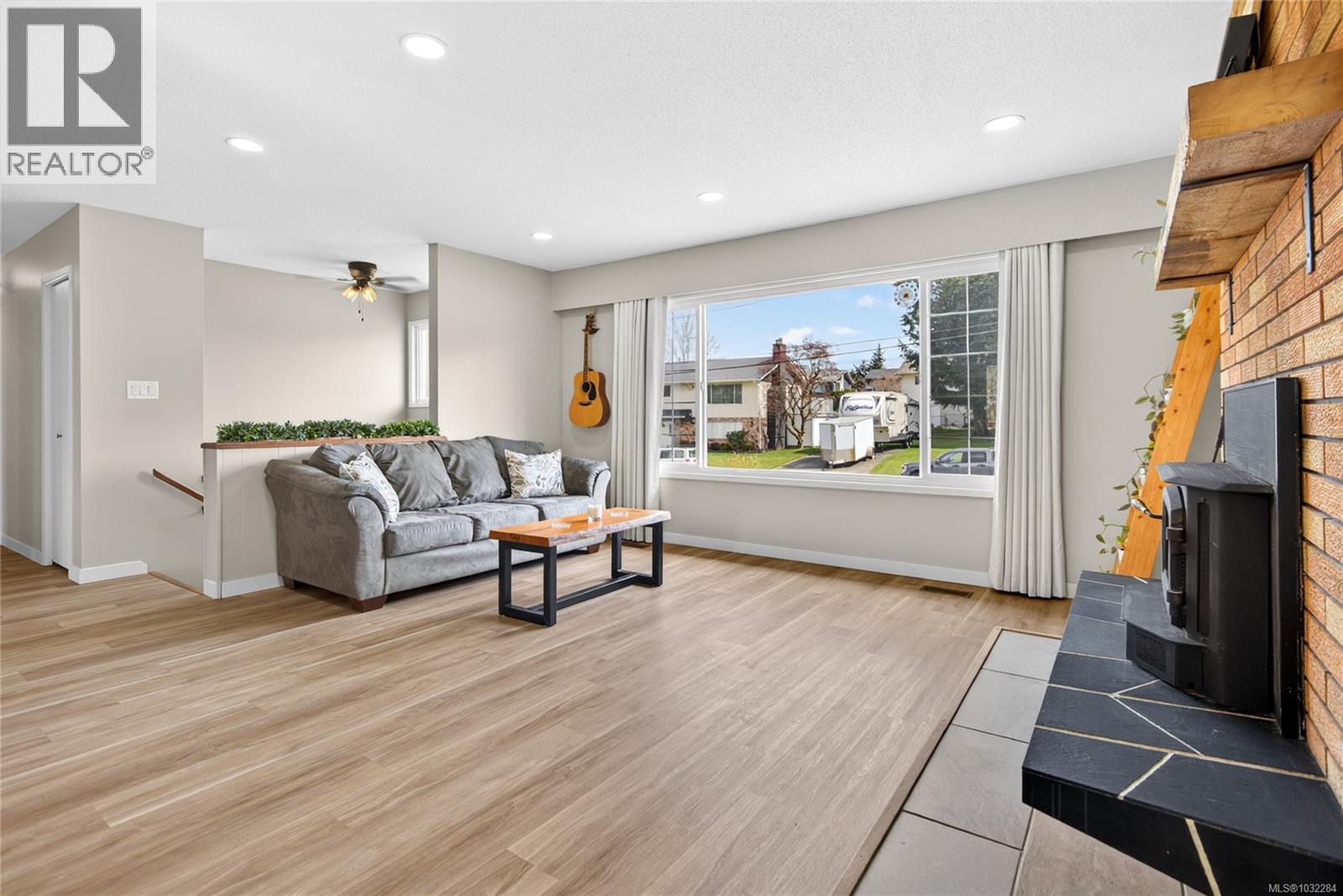 46 PANORAMA CRES - 4