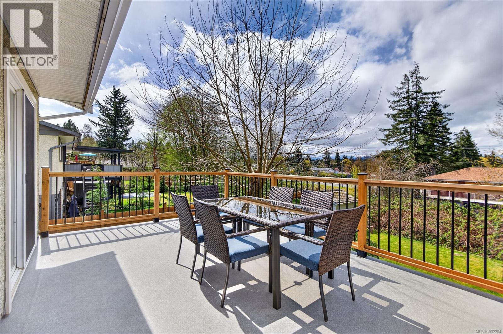 46 PANORAMA CRES - 19