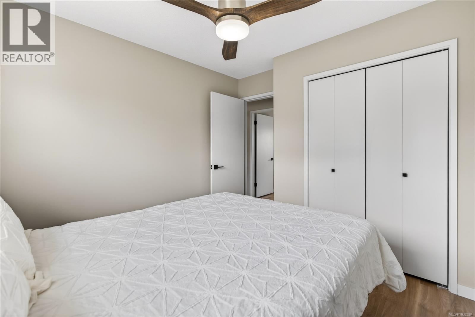 46 PANORAMA CRES - 12