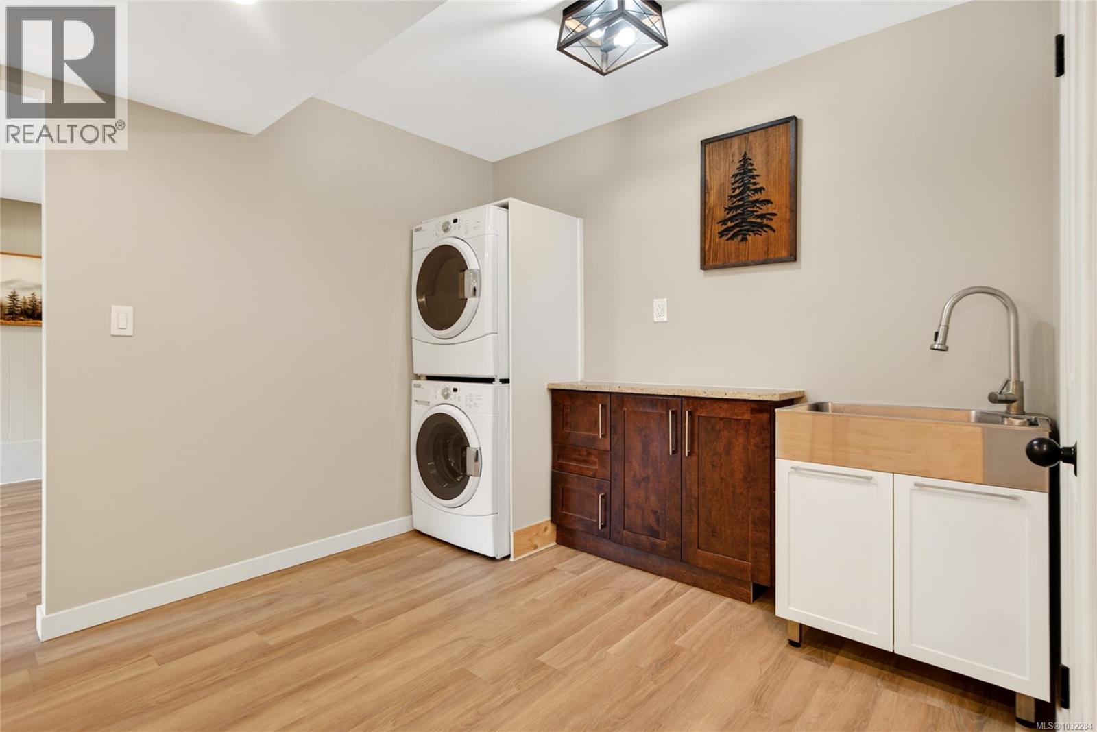 46 PANORAMA CRES - 24