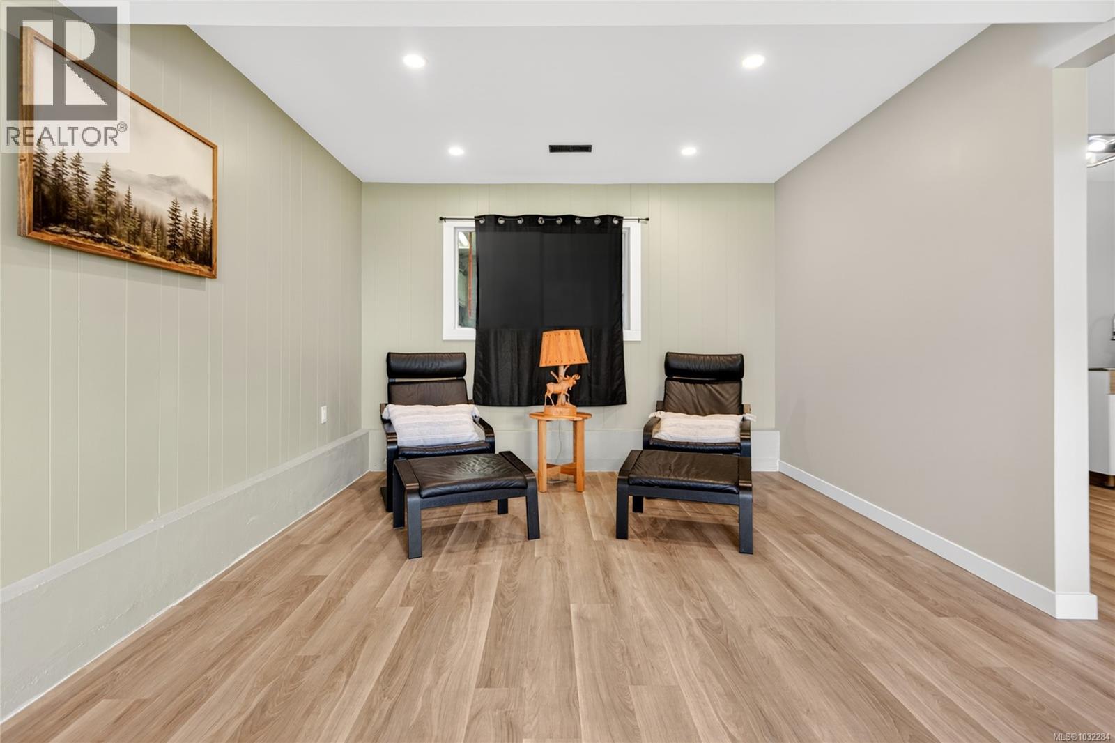 46 PANORAMA CRES - 23