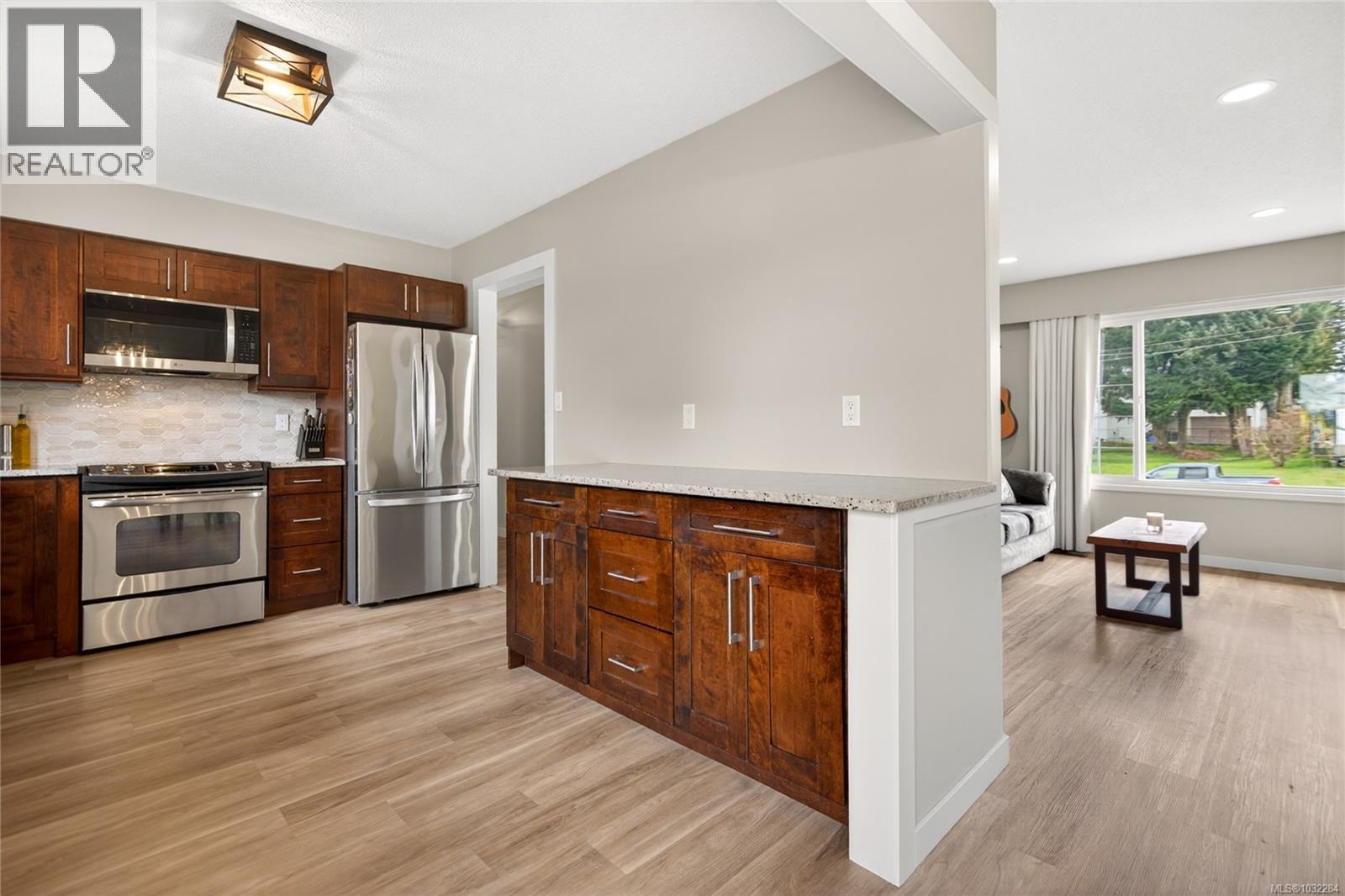 46 PANORAMA CRES - 7