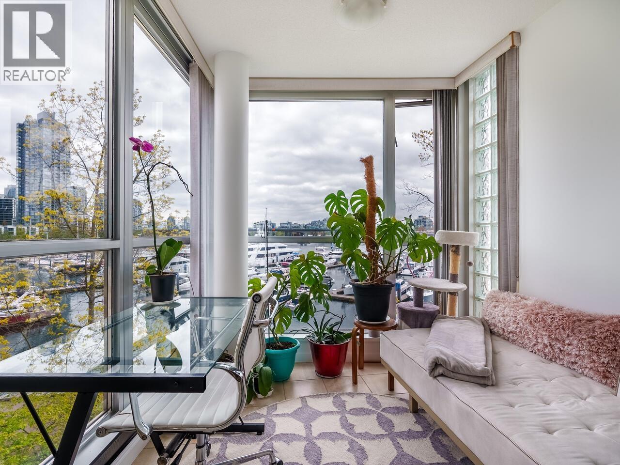 321 1228 MARINASIDE CRESCENT, Vancouver