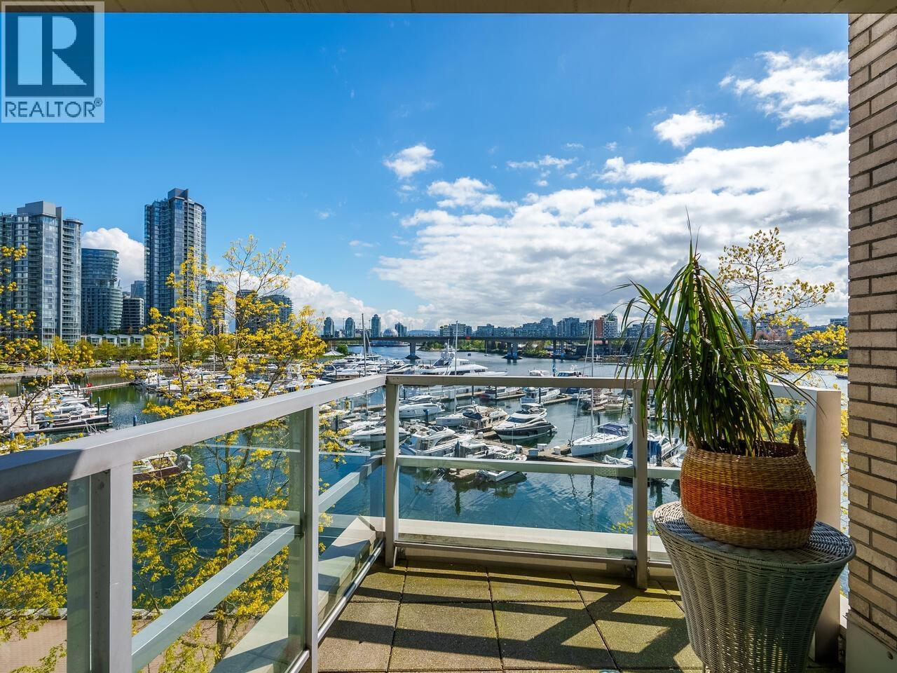 321 1228 MARINASIDE CRESCENT, Vancouver