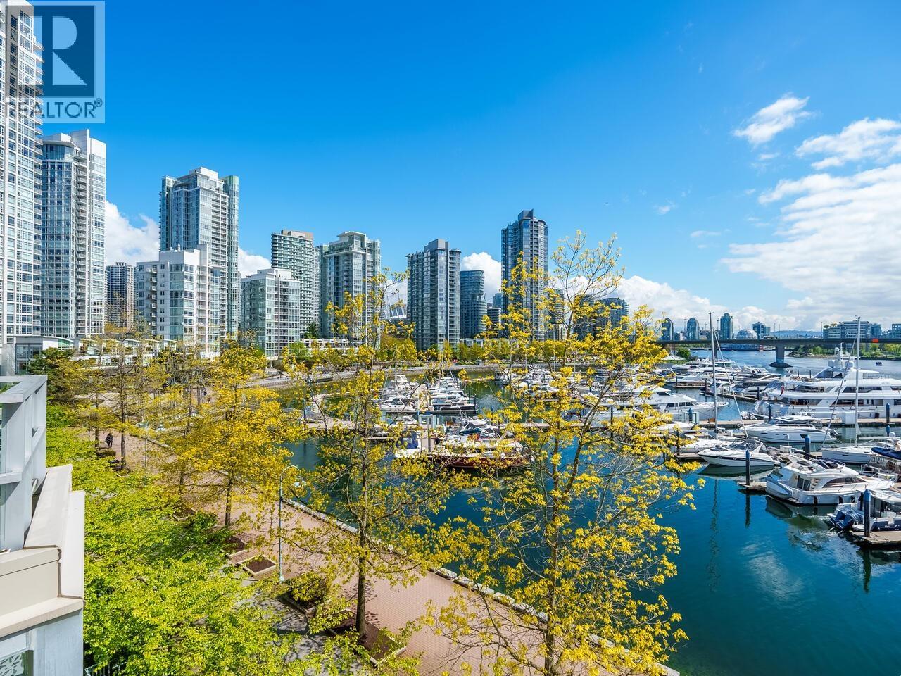 321 1228 MARINASIDE CRESCENT, Vancouver