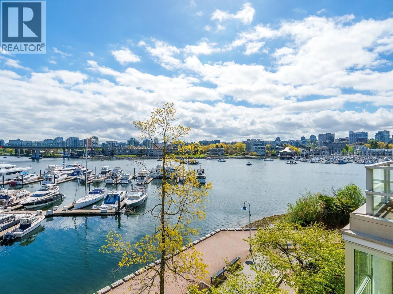 321 1228 MARINASIDE CRESCENT, Vancouver