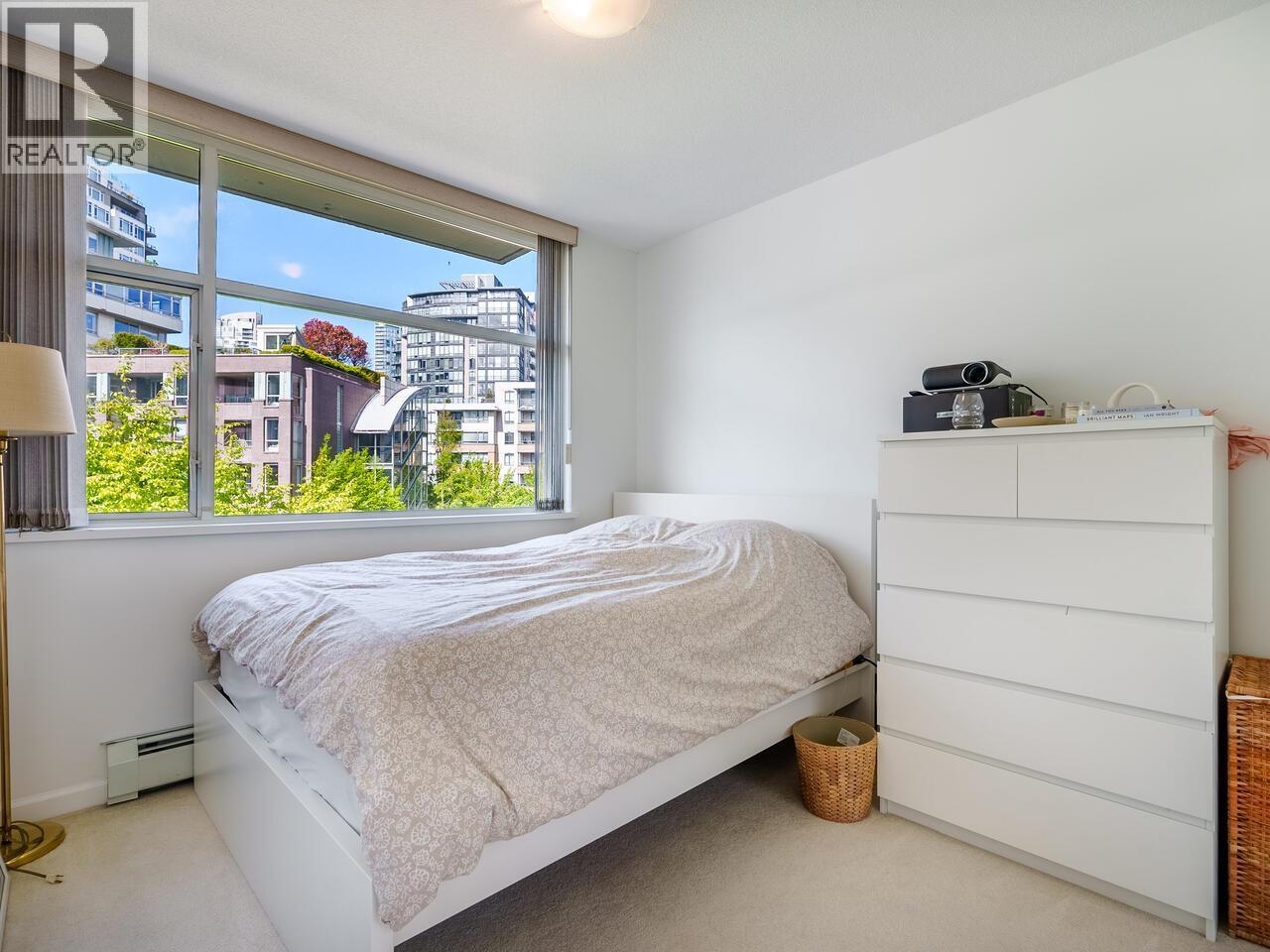 321 1228 MARINASIDE CRESCENT, Vancouver