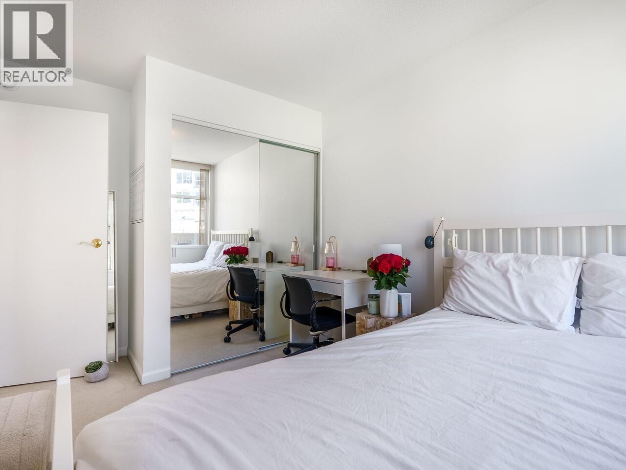 321 1228 MARINASIDE CRESCENT, Vancouver