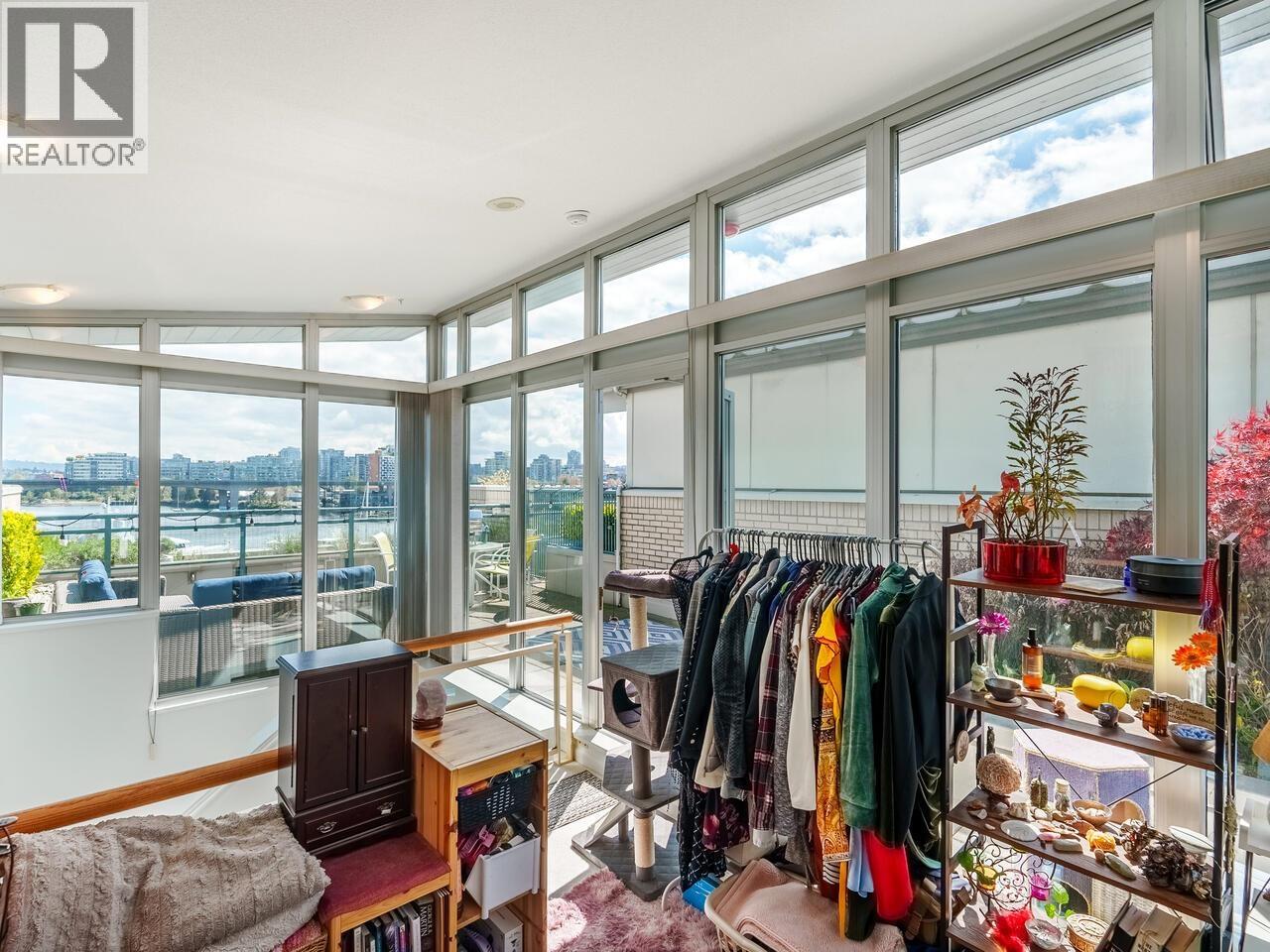 321 1228 MARINASIDE CRESCENT, Vancouver