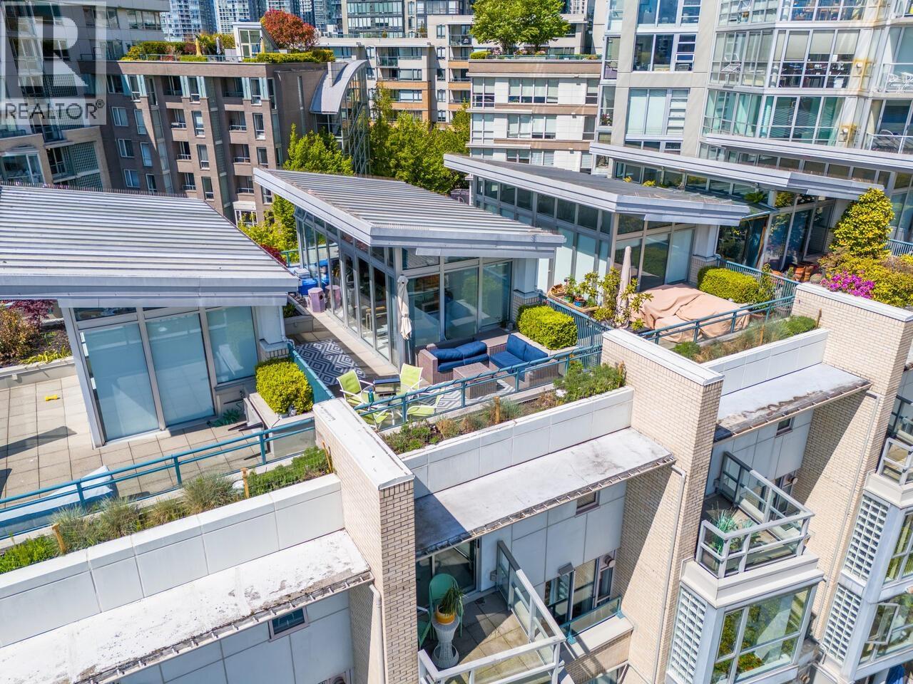 321 1228 MARINASIDE CRESCENT, Vancouver