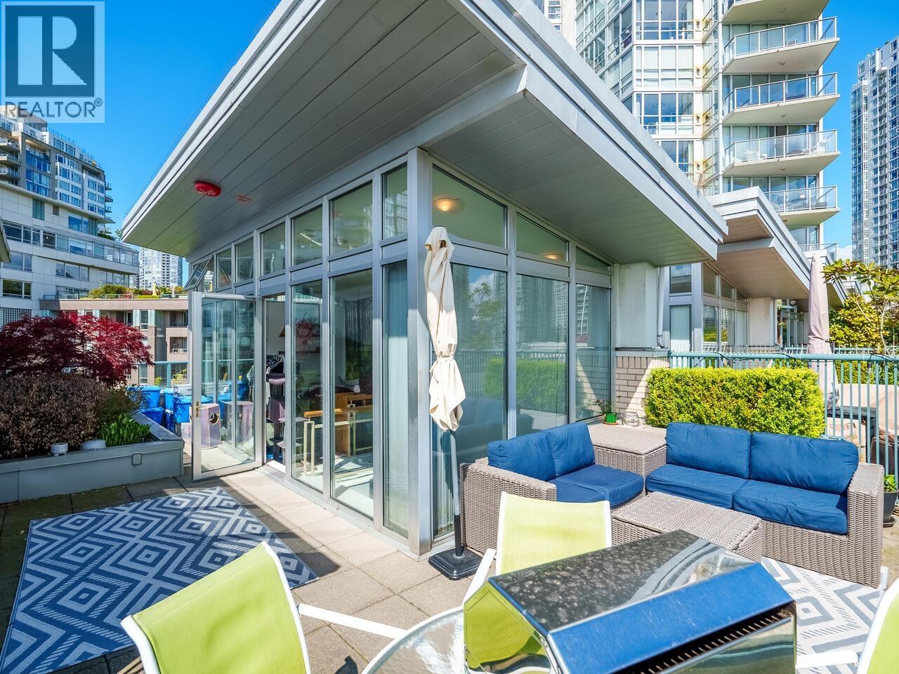 321 1228 MARINASIDE CRESCENT, Vancouver