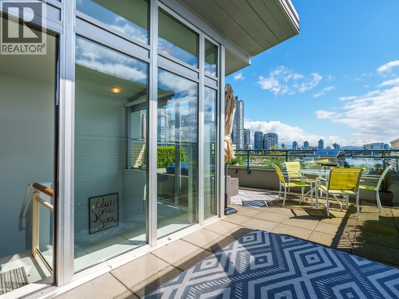 321 1228 MARINASIDE CRESCENT, Vancouver