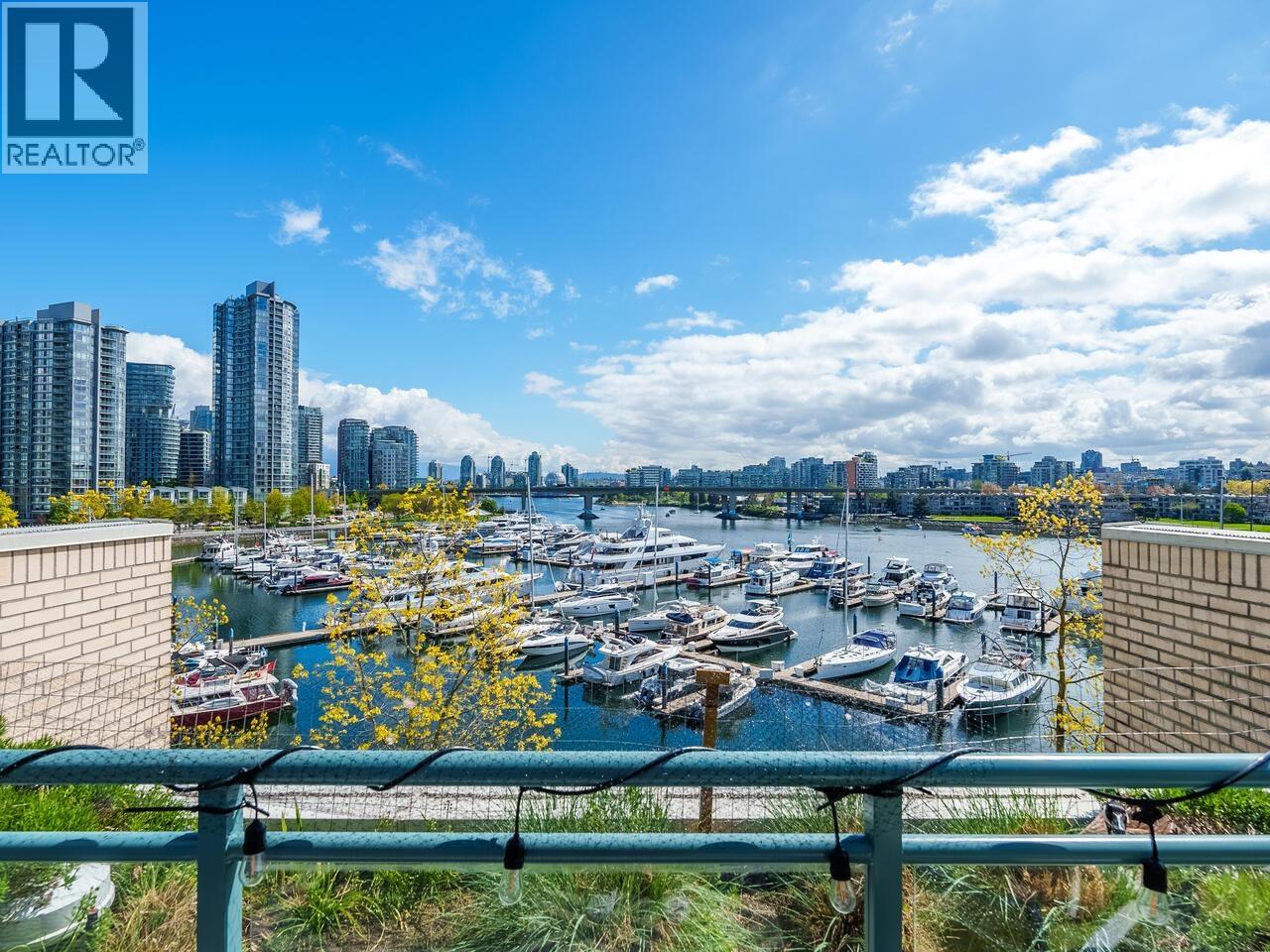 321 1228 MARINASIDE CRESCENT, Vancouver
