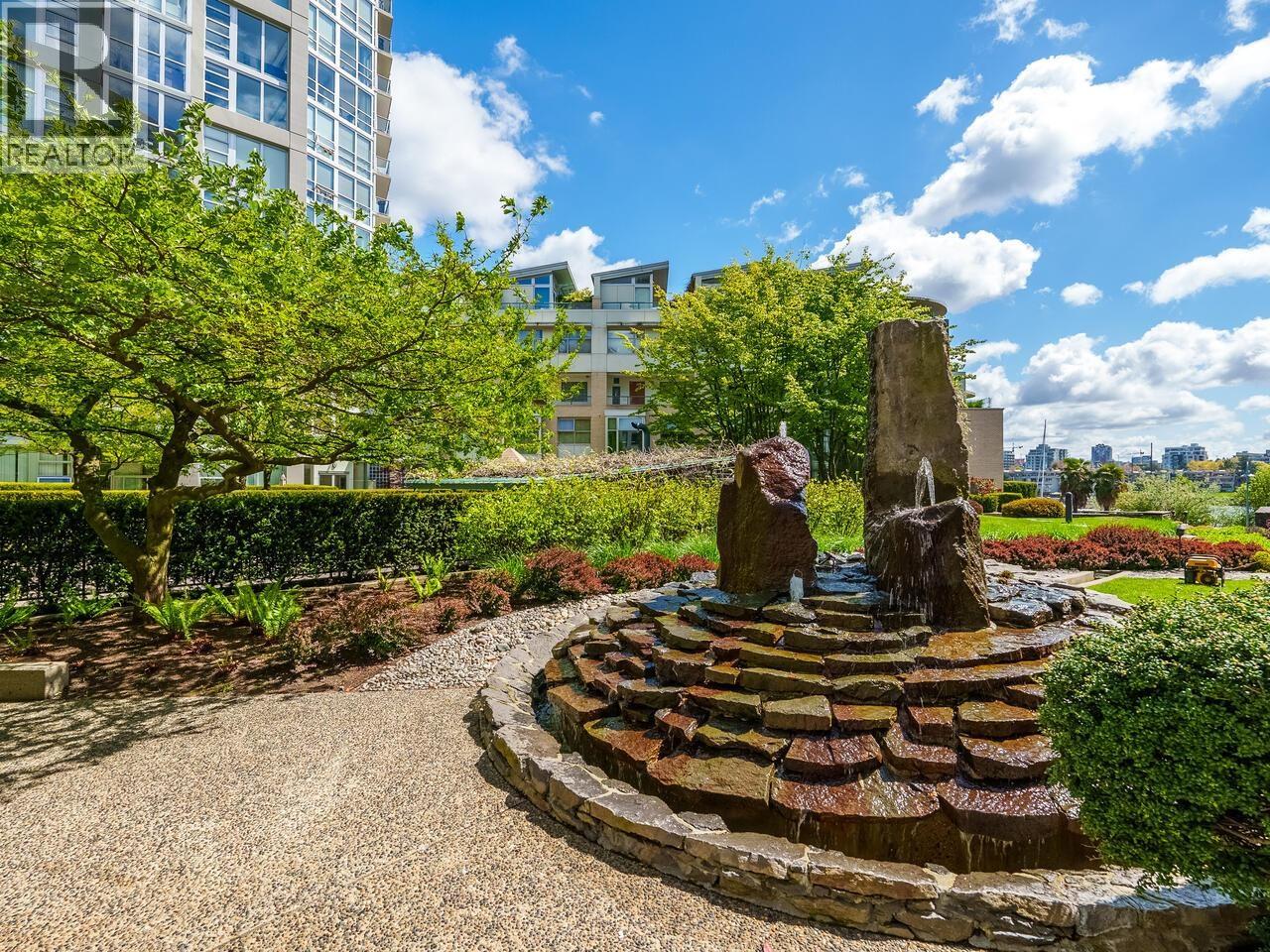 321 1228 MARINASIDE CRESCENT, Vancouver