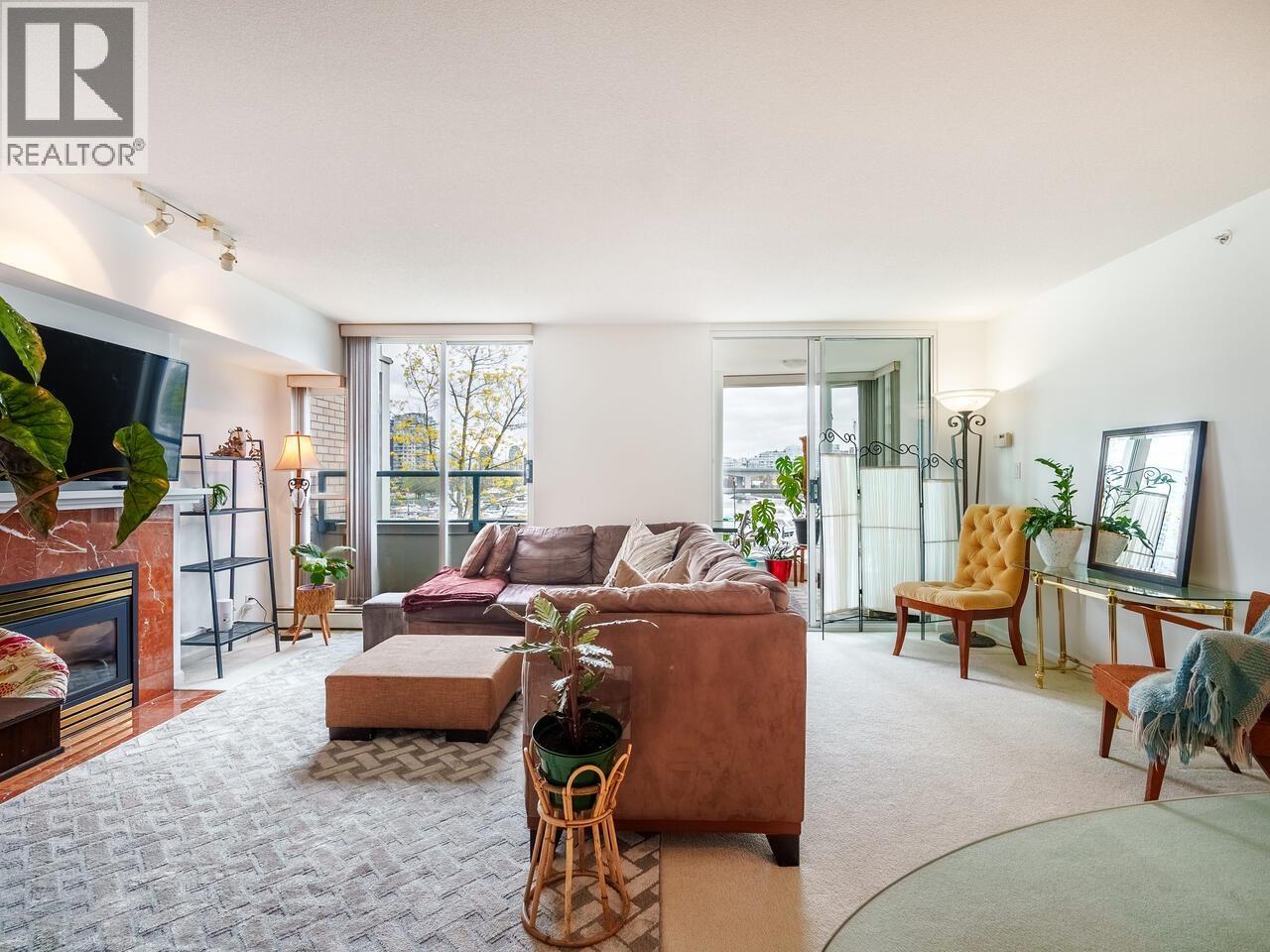 321 1228 MARINASIDE CRESCENT, Vancouver