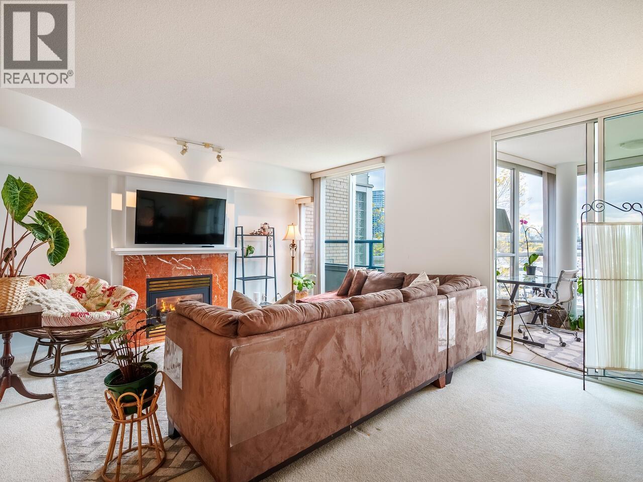 321 1228 MARINASIDE CRESCENT, Vancouver