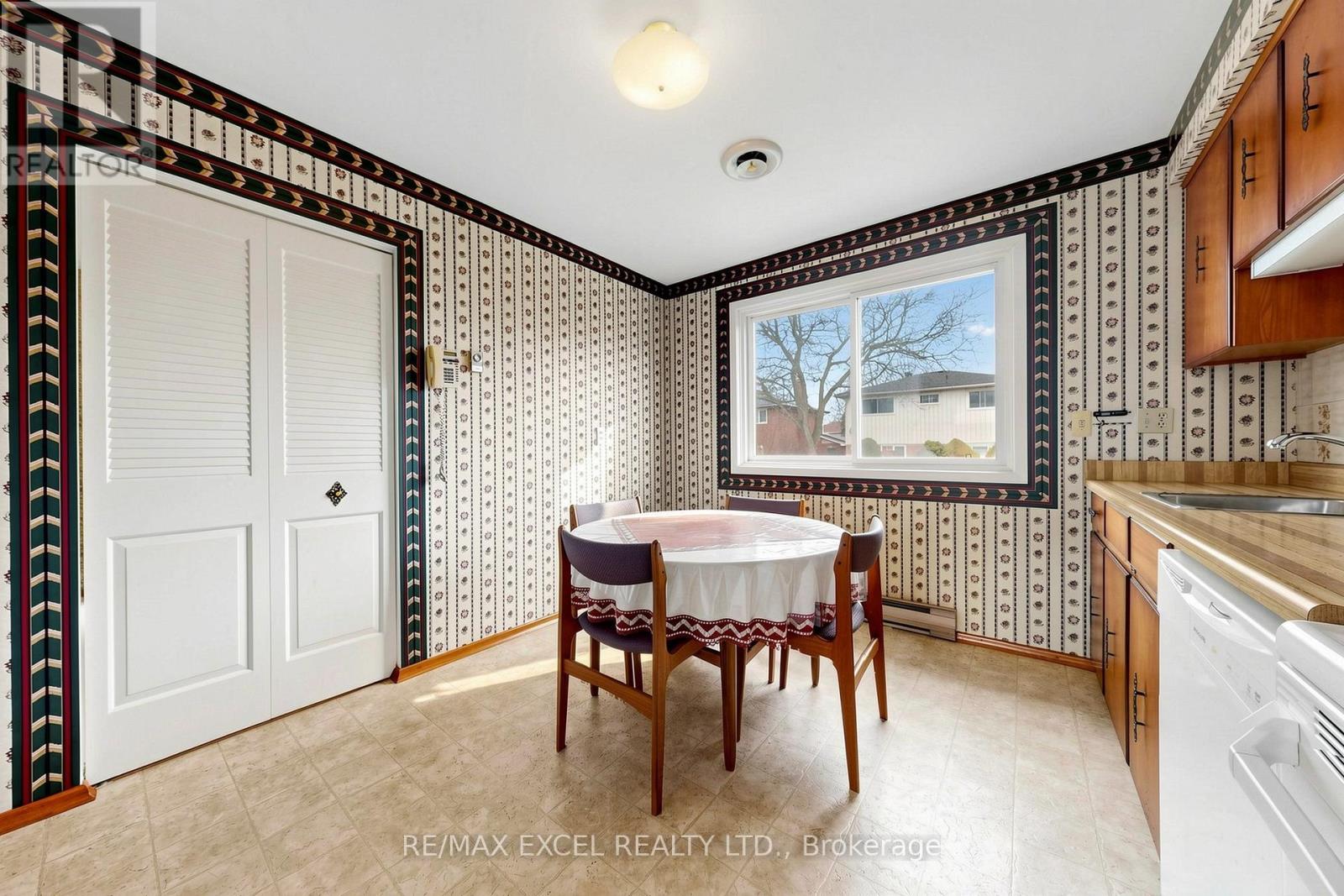 30 WAKEFIELD CRESCENT - 22