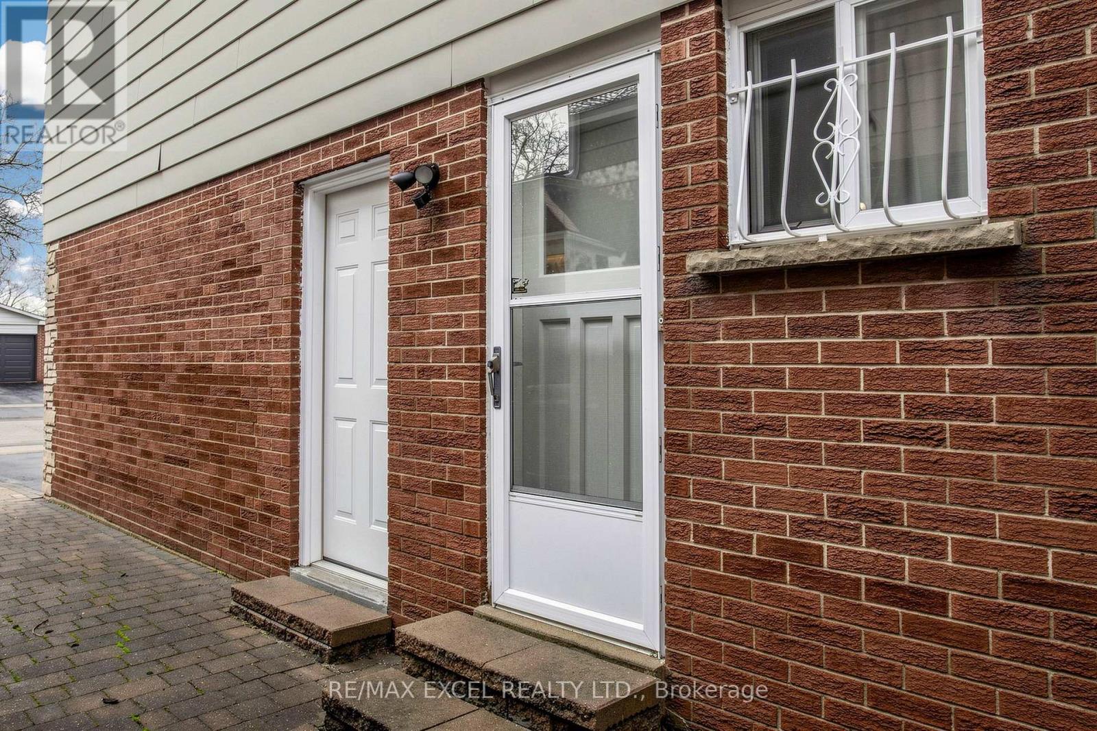 30 WAKEFIELD CRESCENT - 50