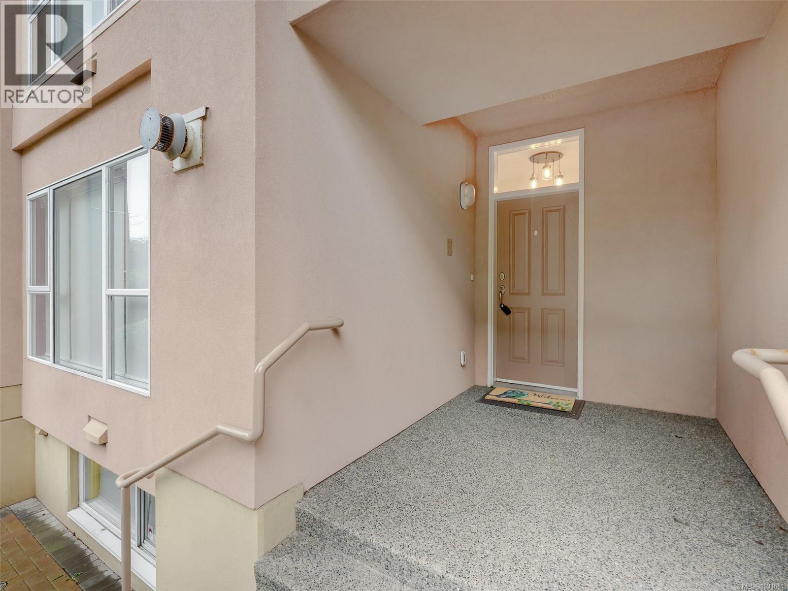 #104 75 SONGHEES RD - Image 2