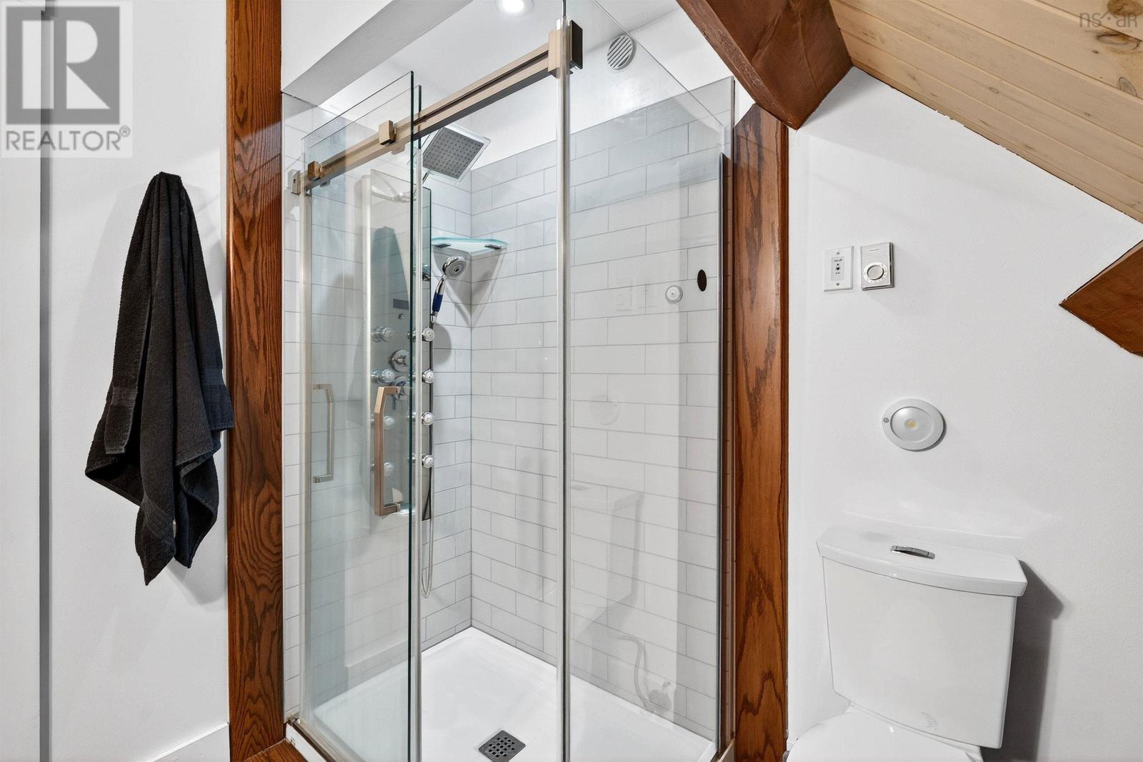 Property 22 of 48 of 43 Bayview Shore Road