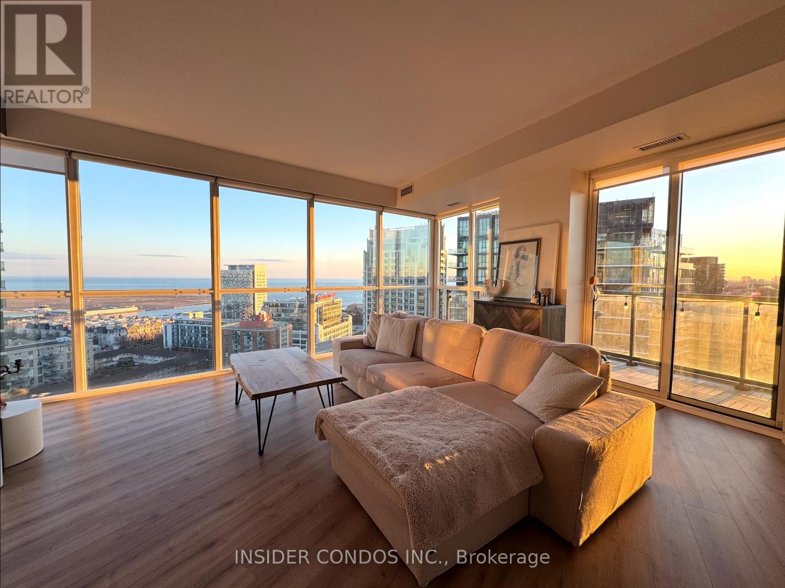 2512 - 20 BRUYERES MEWS