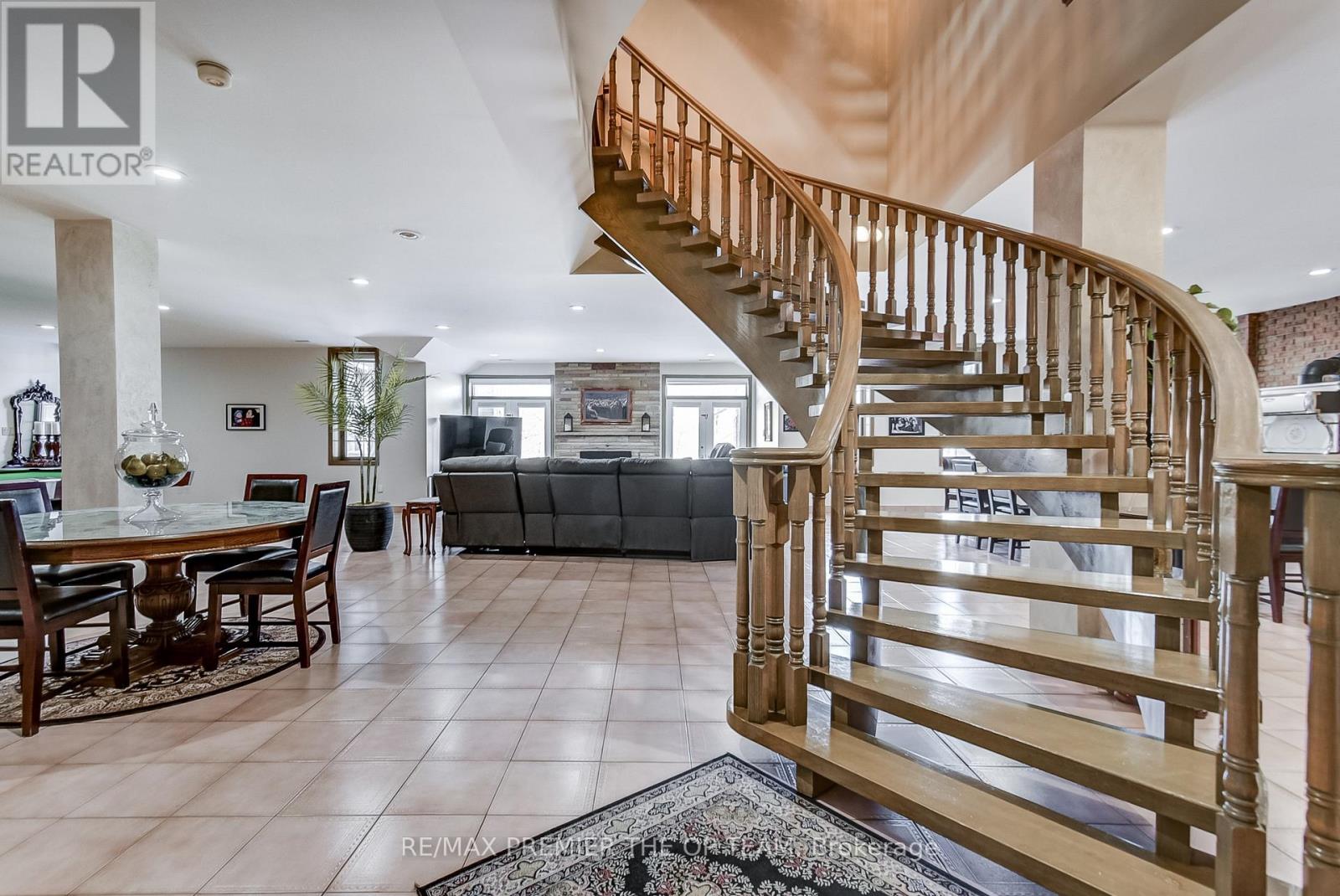 118 COWAN DRIVE - 16