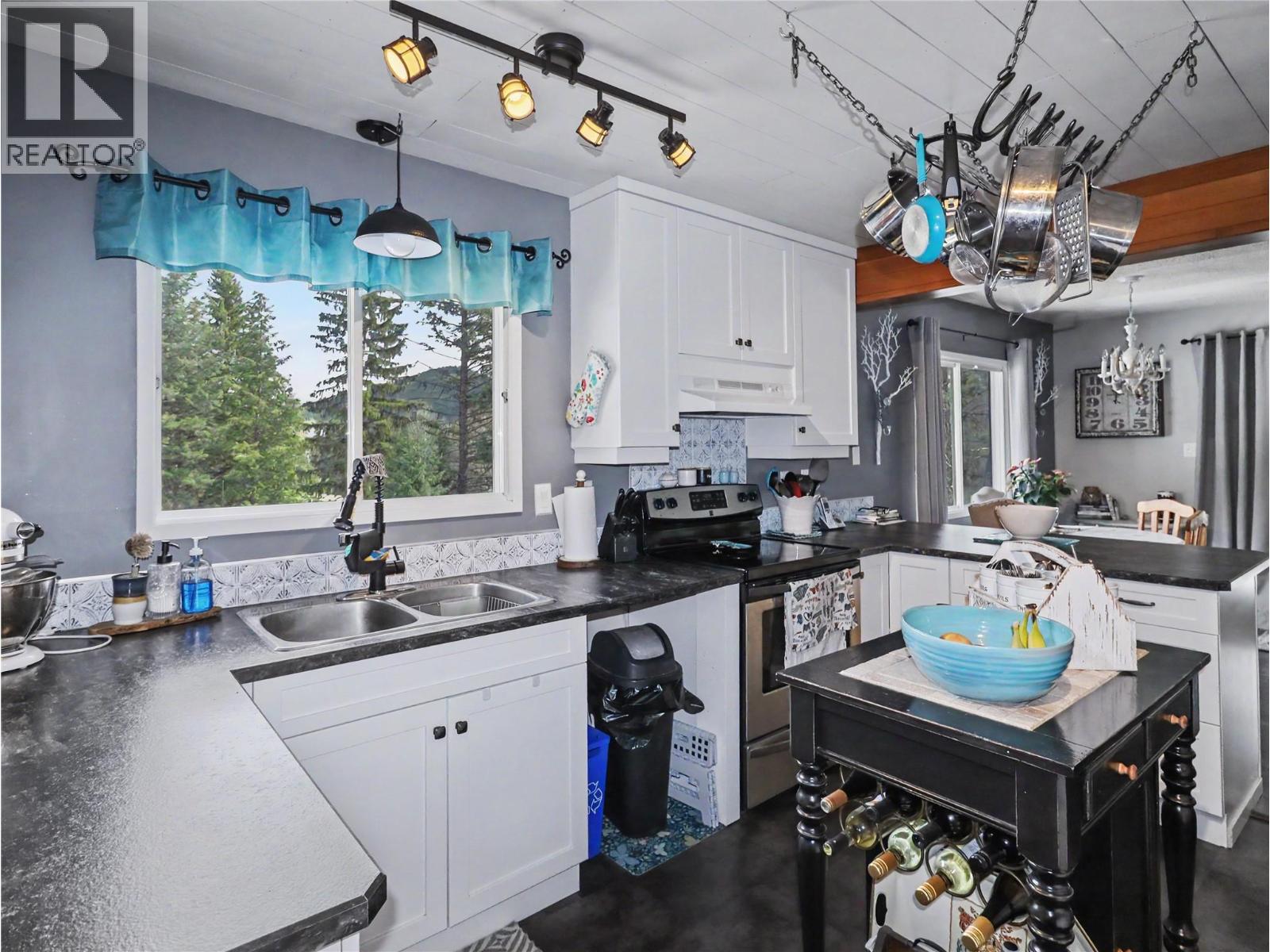 12050 3 HIGHWAY - 21