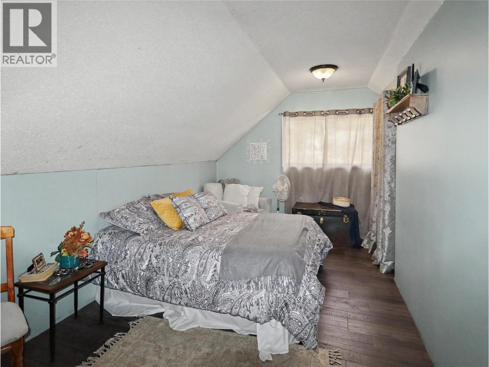 12050 3 HIGHWAY - 33