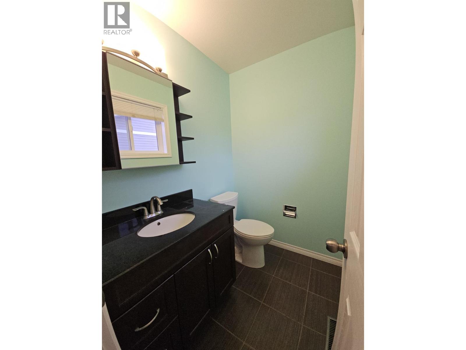 4013 52 AVENUE NE - 22