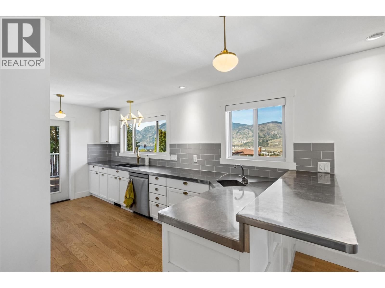 162 DARTMOUTH Place, Penticton